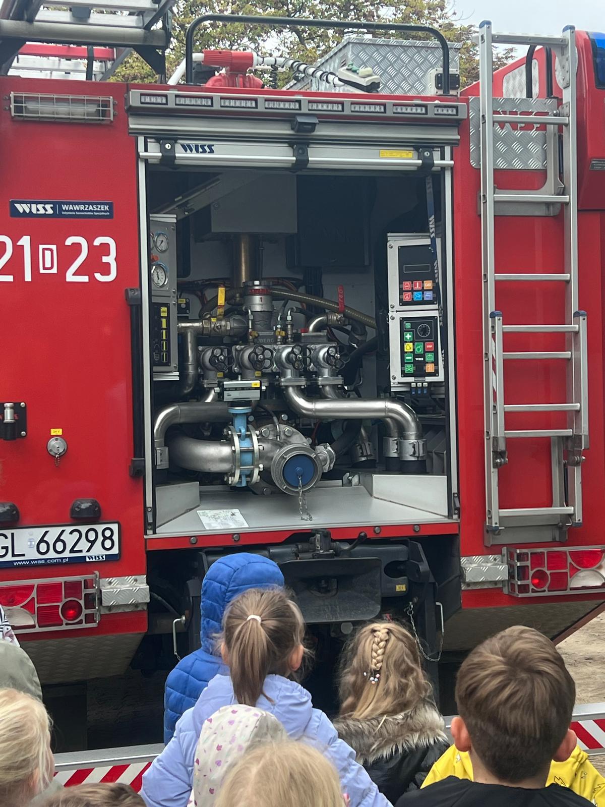  fragment samochodu i dzie...