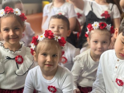 Uśmiechnięte twarze dzieci