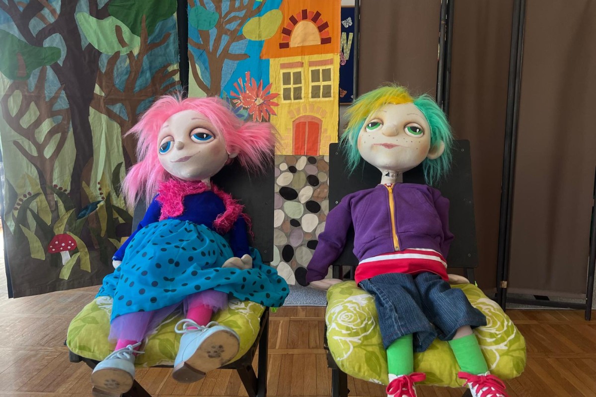  Dwie kolorowe lalki kukie...